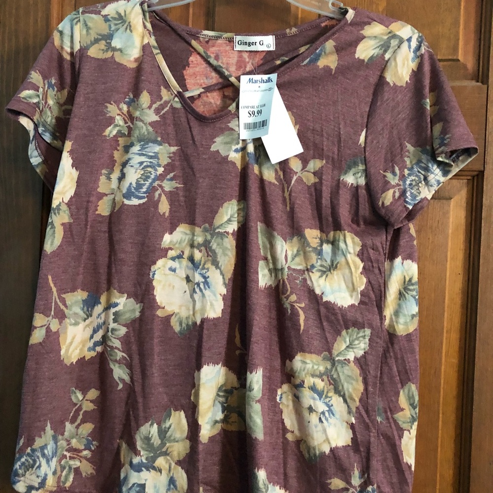 Size L never worn floral 🌻 T-shirt